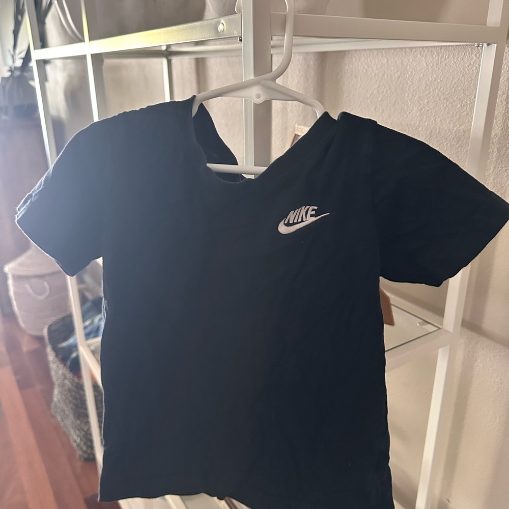 Nike Boys Black Short Sleeve Tee Size 7